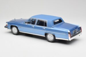 Cadillac Fleetwood Brougham Zils Metālisks MCG 1:18 MCG18252 Metāls — attēls 5 no 6