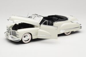 Cadillac Series 62 Kabriolets Balts Anson 1:18 30335 Metāls — attēls 2 no 8