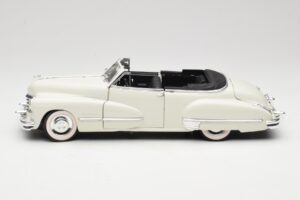 Cadillac Series 62 Kabriolets Balts Anson 1:18 30335 Metāls — attēls 4 no 8