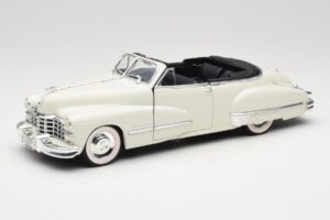 Cadillac Series 62 Kabriolets Balts Anson 1:18 30335 Metāls