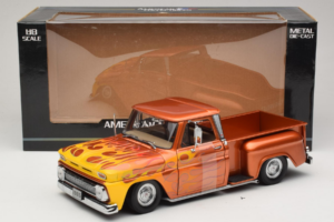 Chevrolet C-10 Stepside Pickup Lowrider Oranžs ar Liesmu Sun Star 1:18 1392 Metāls — attēls 6 no 6