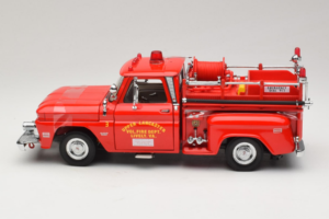 Chevrolet C-20 Fire Truck Sun Star 1:18 1383 Metāls — attēls 3 no 6