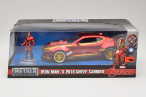 Chevrolet Camaro Iron Man Ar Figūru Metals Diecast 1:24 99724 Metāls