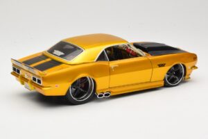 Chevrolet Camaro Z/28 Zeltains Maisto 1:18 31066 Metāls — attēls 3 no 8