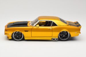 Chevrolet Camaro Z/28 Zeltains Maisto 1:18 31066 Metāls — attēls 4 no 8