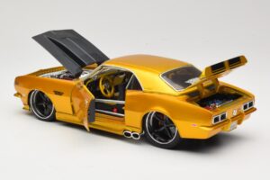 Chevrolet Camaro Z/28 Zeltains Maisto 1:18 31066 Metāls — attēls 5 no 8