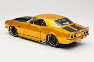 Chevrolet Camaro Z/28 Zeltains Maisto 1:18 31066 Metāls — attēls 7 no 8
