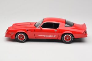 Chevrolet Camaro Z28 Yenko Turbo Z Sarkans GreenLight 1:18 12999 Metāls — attēls 4 no 8