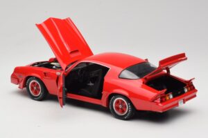 Chevrolet Camaro Z28 Yenko Turbo Z Sarkans GreenLight 1:18 12999 Metāls — attēls 5 no 8