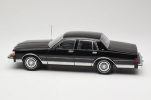 Chevrolet Caprice Melns MCG 1:18 MCG18113 Metāls — attēls 3 no 6