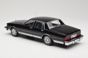 Chevrolet Caprice Melns MCG 1:18 MCG18113 Metāls — attēls 5 no 6