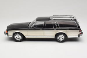 Chevrolet Caprice Estate Wagon Sudrabs & Pelēks MCG 1:18 MCG18478 Metāls — attēls 3 no 6