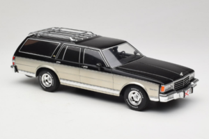 Chevrolet Caprice Estate Wagon Sudrabs & Pelēks MCG 1:18 MCG18478 Metāls — attēls 4 no 6
