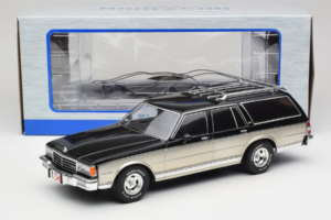 Chevrolet Caprice Estate Wagon Sudrabs & Pelēks MCG 1:18 MCG18478 Metāls — attēls 6 no 6