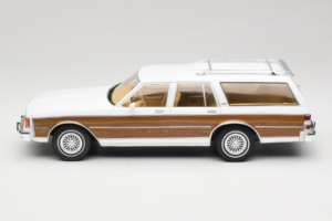 Chevrolet Caprice Estate Wagon Balts MCG 1:18 MCG18475 Metāls — attēls 3 no 6