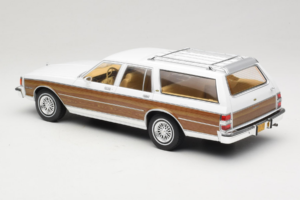 Chevrolet Caprice Estate Wagon Balts MCG 1:18 MCG18475 Metāls — attēls 5 no 6