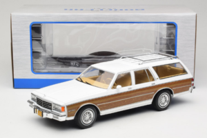 Chevrolet Caprice Estate Wagon Balts MCG 1:18 MCG18475 Metāls — attēls 6 no 6