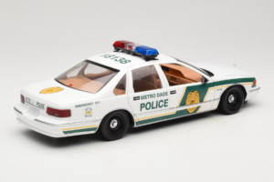 Chevrolet Caprice Metro Dade Policija UT Models 1:18 21024 Metāls — attēls 3 no 8