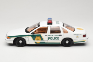 Chevrolet Caprice Metro Dade Policija UT Models 1:18 21024 Metāls — attēls 4 no 8