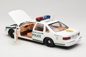 Chevrolet Caprice Metro Dade Policija UT Models 1:18 21024 Metāls — attēls 5 no 8