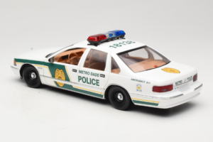 Chevrolet Caprice Metro Dade Policija UT Models 1:18 21024 Metāls — attēls 7 no 8