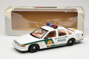 Chevrolet Caprice Metro Dade Policija UT Models 1:18 21024 Metāls — attēls 8 no 8