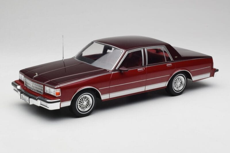Chevrolet Caprice Sarkans Metaliks MCG 1:18 MCG18361 Metāls