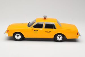 Chevrolet Caprice Dzeltens Taksometrs MCG 1:18 MCG18038 Metāls — attēls 3 no 6