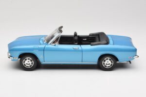 Chevrolet Corvair Monza Kabriolets Zils Road Signature 1:18 92498 Metāls — attēls 4 no 8