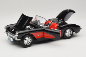 Chevrolet Corvette C1 Melns & Sarkans Bburago 1:18 3034-M1 Metāls — attēls 2 no 8