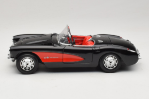 Chevrolet Corvette C1 Melns & Sarkans Bburago 1:18 3034-M1 Metāls — attēls 4 no 8