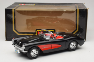 Chevrolet Corvette C1 Melns & Sarkans Bburago 1:18 3034-M1 Metāls — attēls 8 no 8