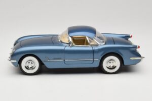 Chevrolet Corvette C1 Zils Mira 1:18 6105 Metāls — attēls 4 no 8