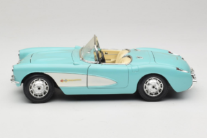 Chevrolet Corvette C1 Zils & Balts Bburago 1:18 3024-M2 Metāls — attēls 4 no 8