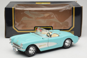 Chevrolet Corvette C1 Zils & Balts Bburago 1:18 3024-M2 Metāls — attēls 8 no 8
