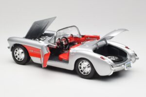 Chevrolet Corvette C1 Sudrabs & Sarkans Bburago 1:18 3024-M1 Metāls — attēls 5 no 8