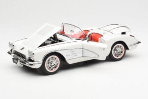 Chevrolet Corvette C1 Spider Hard Top Snowcrest Balts AUTOart 1:18 71147 Metāls — attēls 2 no 8