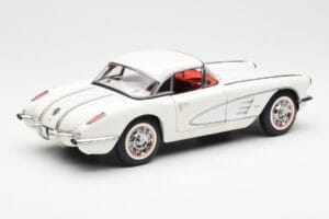 Chevrolet Corvette C1 Spider Hard Top Snowcrest Balts AUTOart 1:18 71147 Metāls — attēls 3 no 8