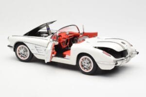 Chevrolet Corvette C1 Spider Hard Top Snowcrest Balts AUTOart 1:18 71147 Metāls — attēls 5 no 8