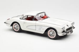 Chevrolet Corvette C1 Spider Hard Top Snowcrest Balts AUTOart 1:18 71147 Metāls — attēls 6 no 8