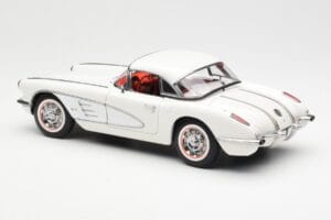 Chevrolet Corvette C1 Spider Hard Top Snowcrest Balts AUTOart 1:18 71147 Metāls — attēls 7 no 8