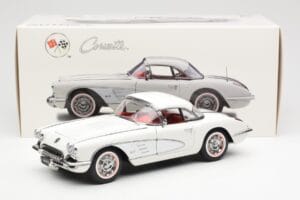 Chevrolet Corvette C1 Spider Hard Top Snowcrest Balts AUTOart 1:18 71147 Metāls — attēls 8 no 8