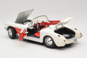 Chevrolet Corvette C1 Balts & Sarkans Bburago 1:18 3024-M3 Metāls — attēls 5 no 8