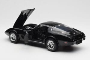 Chevrolet Corvette C3 Melns UT Models 1:18 21071 Metāls — attēls 5 no 8