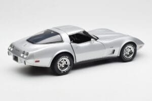 Chevrolet Corvette C3 Sudrabs UT Models 1:18 21072 Metāls — attēls 3 no 8