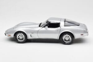 Chevrolet Corvette C3 Sudrabs UT Models 1:18 21072 Metāls — attēls 4 no 8