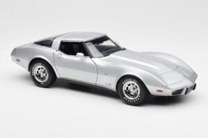 Chevrolet Corvette C3 Sudrabs UT Models 1:18 21072 Metāls — attēls 6 no 8