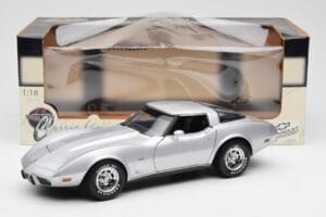 Chevrolet Corvette C3 Sudrabs UT Models 1:18 21072 Metāls — attēls 8 no 8