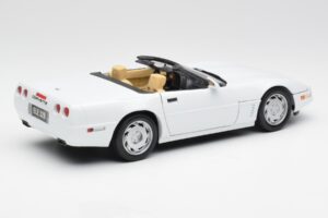 Chevrolet Corvette C4 Kabriolets Balts Maisto 1:18 32830 Metāls — attēls 3 no 8