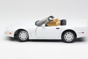 Chevrolet Corvette C4 Kabriolets Balts Maisto 1:18 32830 Metāls — attēls 4 no 8